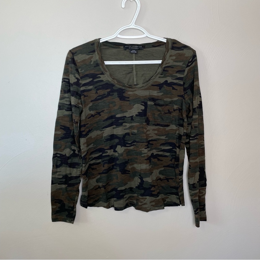 Social Standard Camo Long Sleeve Tee Shirt Size Small